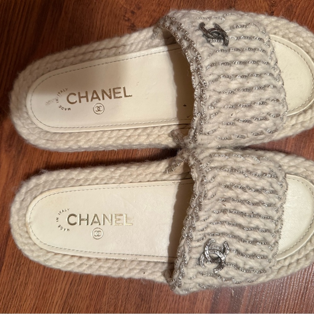 CHANEL Cream Textured Slide Sandals